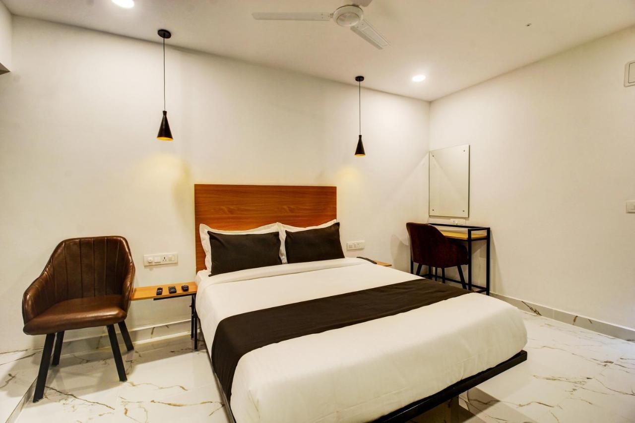 Super Townhouse Rcc Hotel Banjara Hills Hyderabad Exterior photo