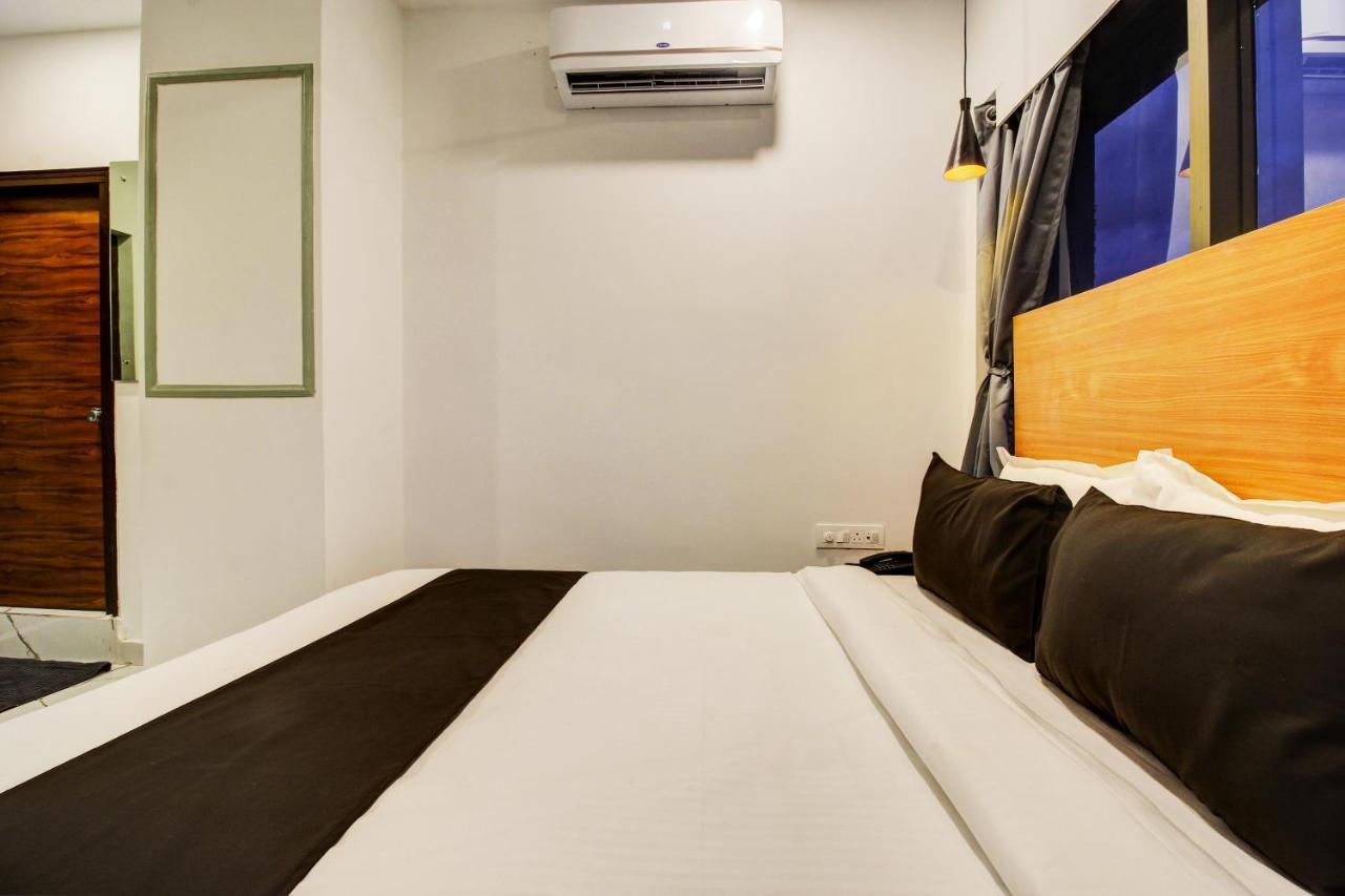 Super Townhouse Rcc Hotel Banjara Hills Hyderabad Exterior photo