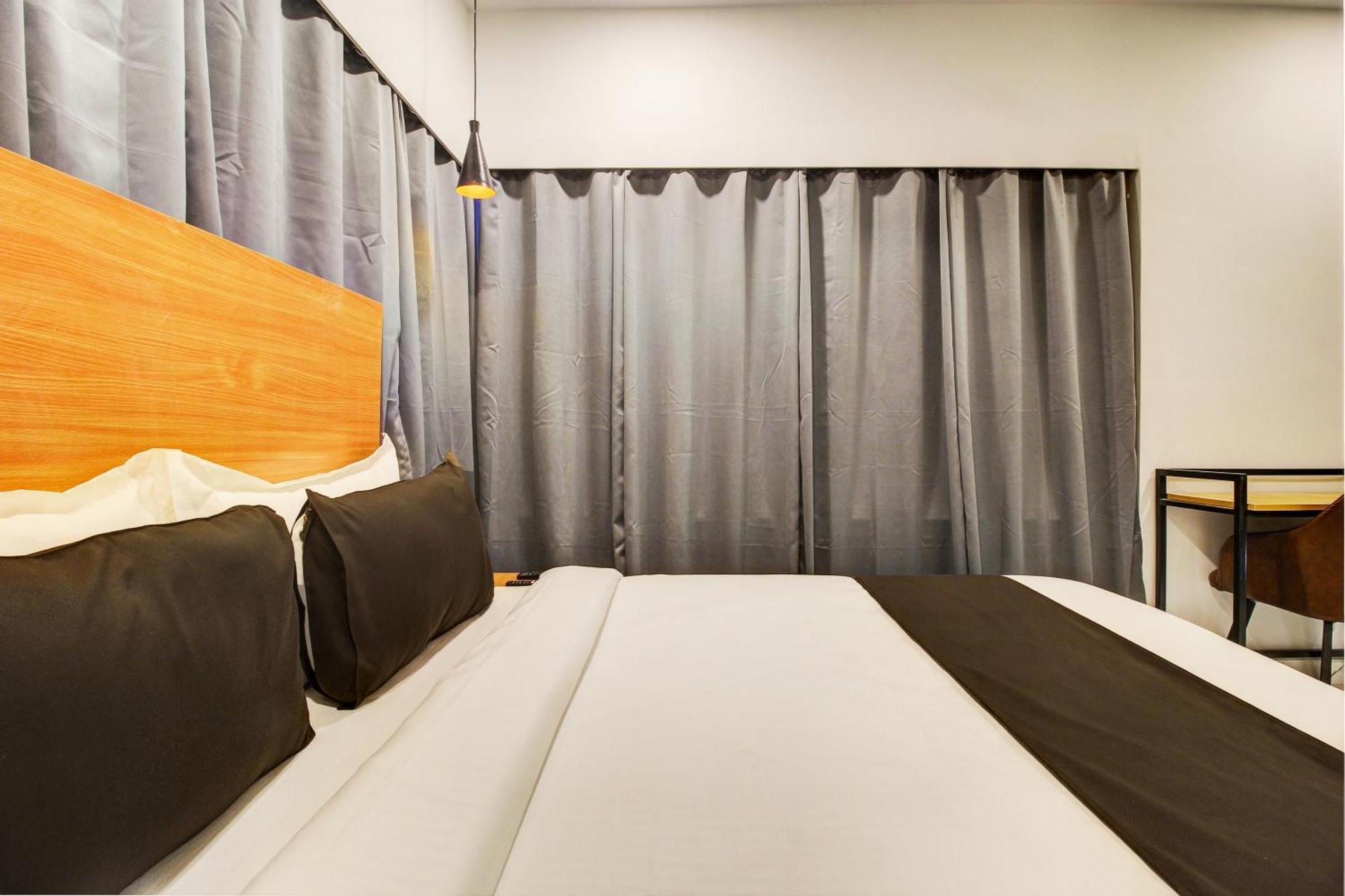 Super Townhouse Rcc Hotel Banjara Hills Hyderabad Exterior photo