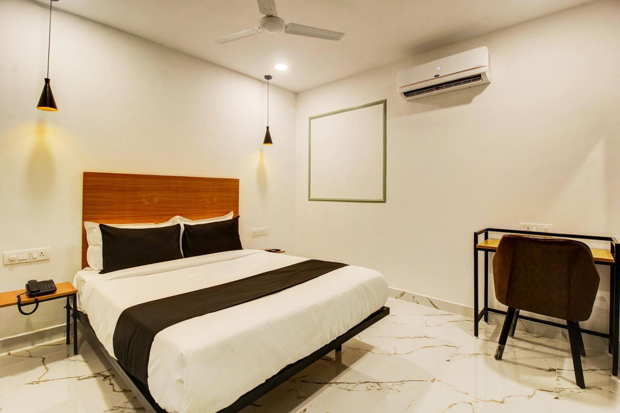 Super Townhouse Rcc Hotel Banjara Hills Hyderabad Exterior photo