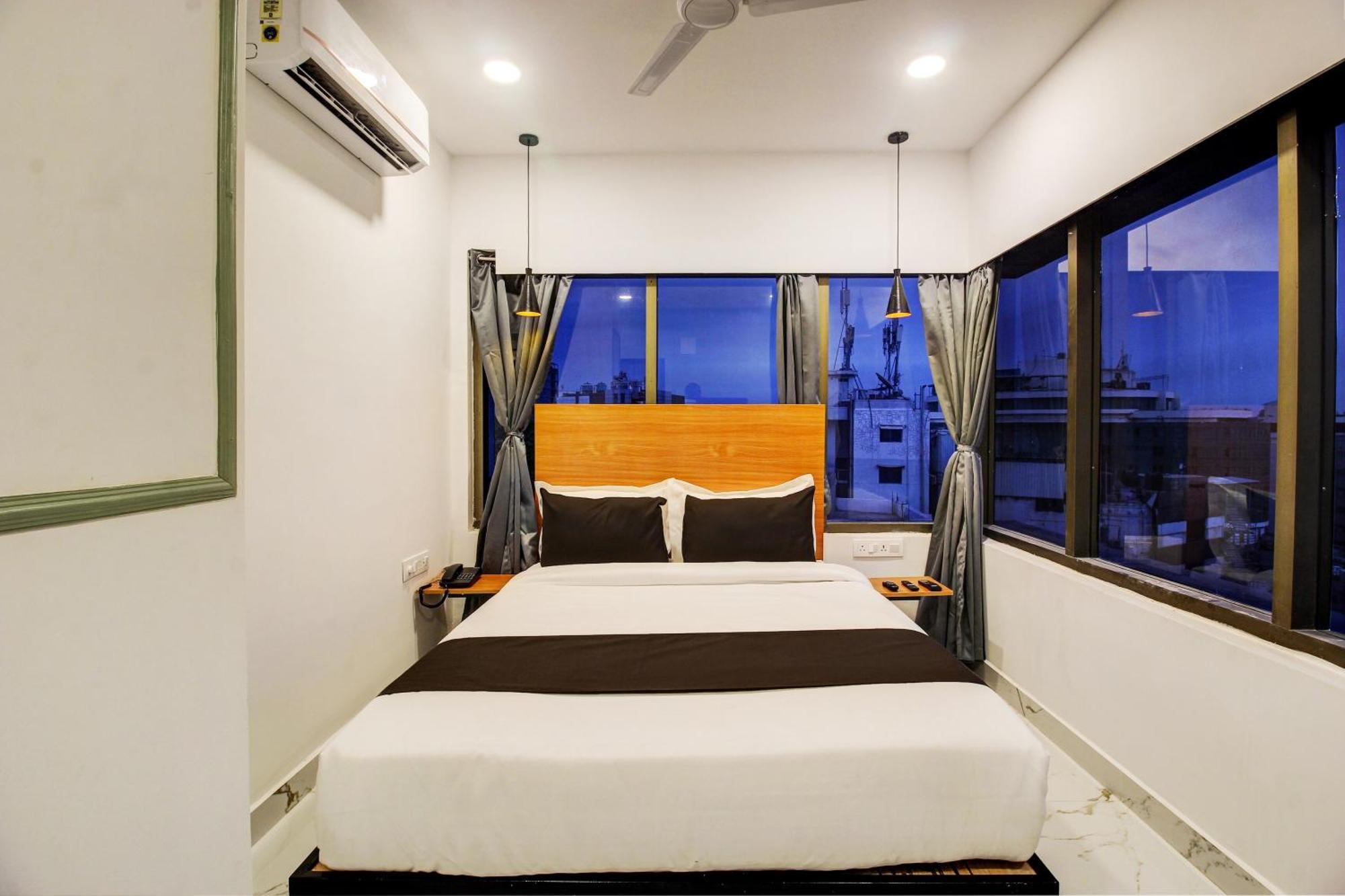 Super Townhouse Rcc Hotel Banjara Hills Hyderabad Exterior photo
